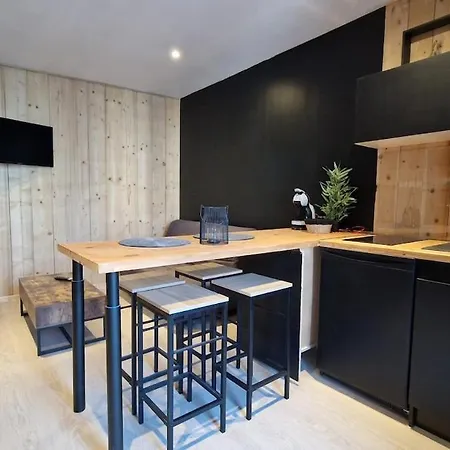 Rénové à - Plage, Centre&gare à Pied